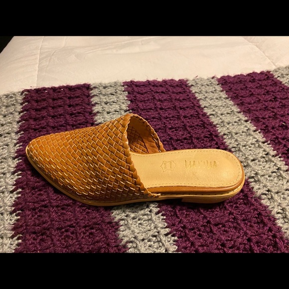 Shoes - Picture 1 of 3